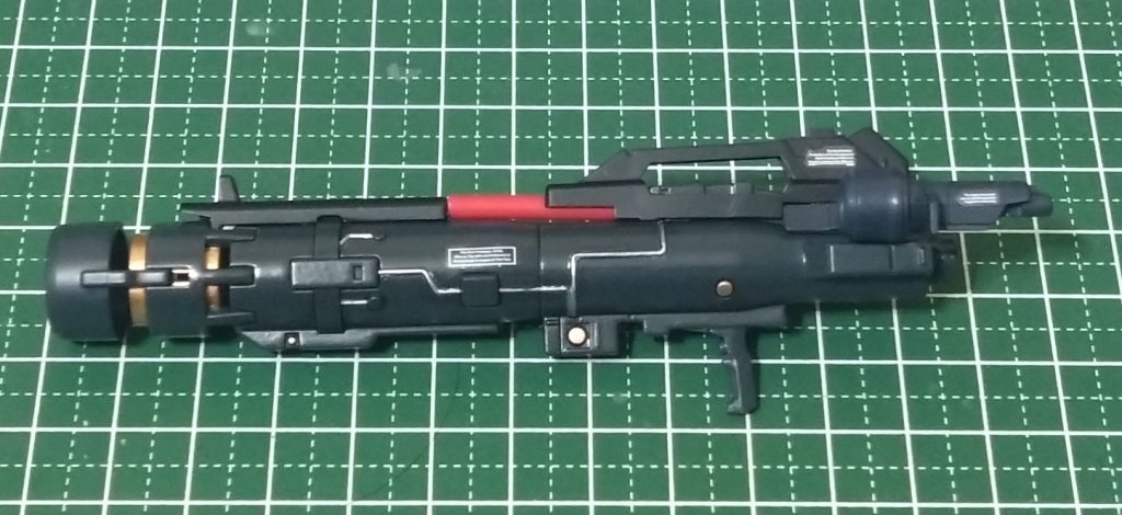 ビーム・バズーカは上部にジャンクパーツ等で少しボリュームアップしました。