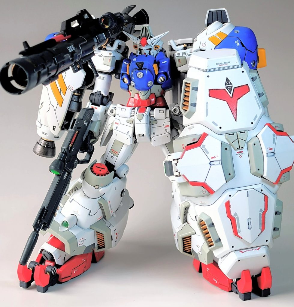 ビームライフルとビーム・バズーカとラジエーターシールドのフル装備。ミサイルの展開忘れてます(汗)