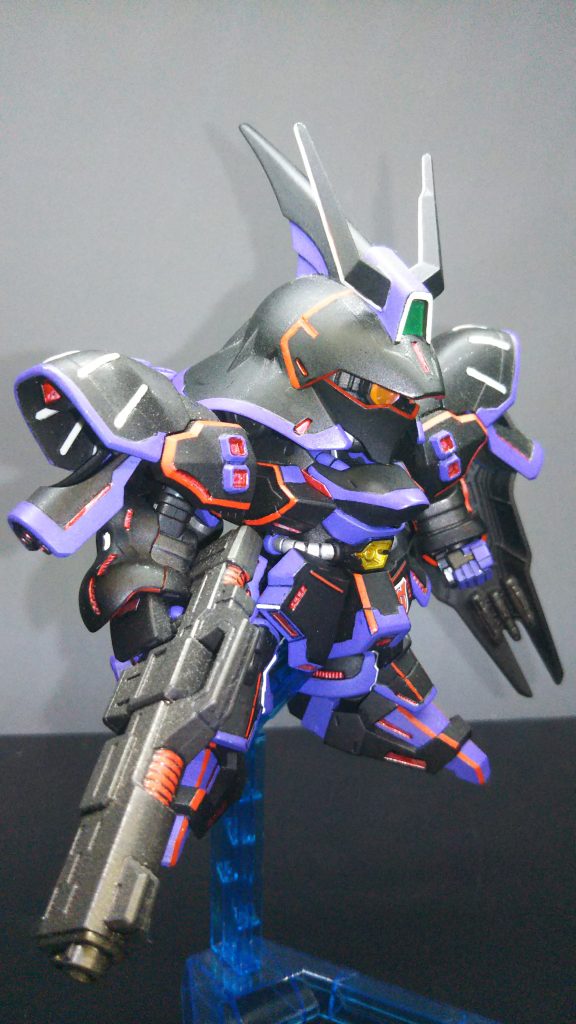 パーツを数点追加しただけで、プロポーションや可動部増加の改造とかは一切していません。モノアイをキットの物よりコトブキヤのHアイズに変更しています。