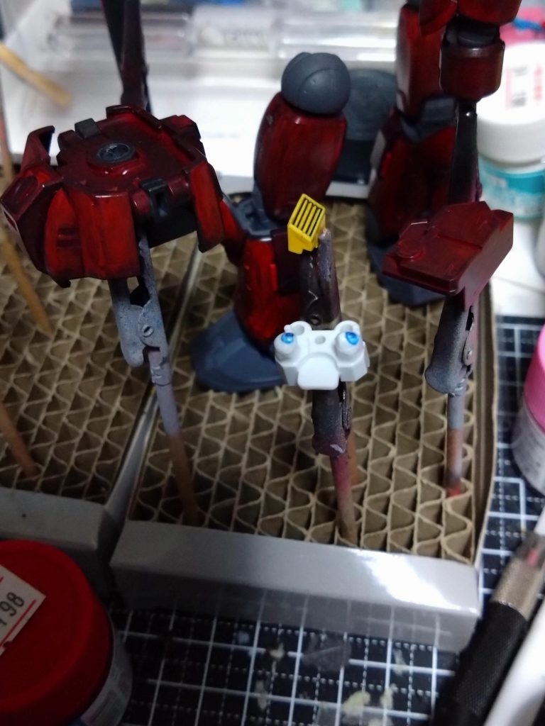 瞳もTOMSIMさんの作品をじっくり見ながら慎重に。仮合わせしてからクリアーでコーティングしました。画像無いですが前回何度も修正、取り付けては外しを繰り返して前髪パーツも折れました。心も若干。😅今回作り直して塗装しました。最後まで見てくれた方、いつも応援、アドバイスしてくれる方々どうもありがとうございます。🙇