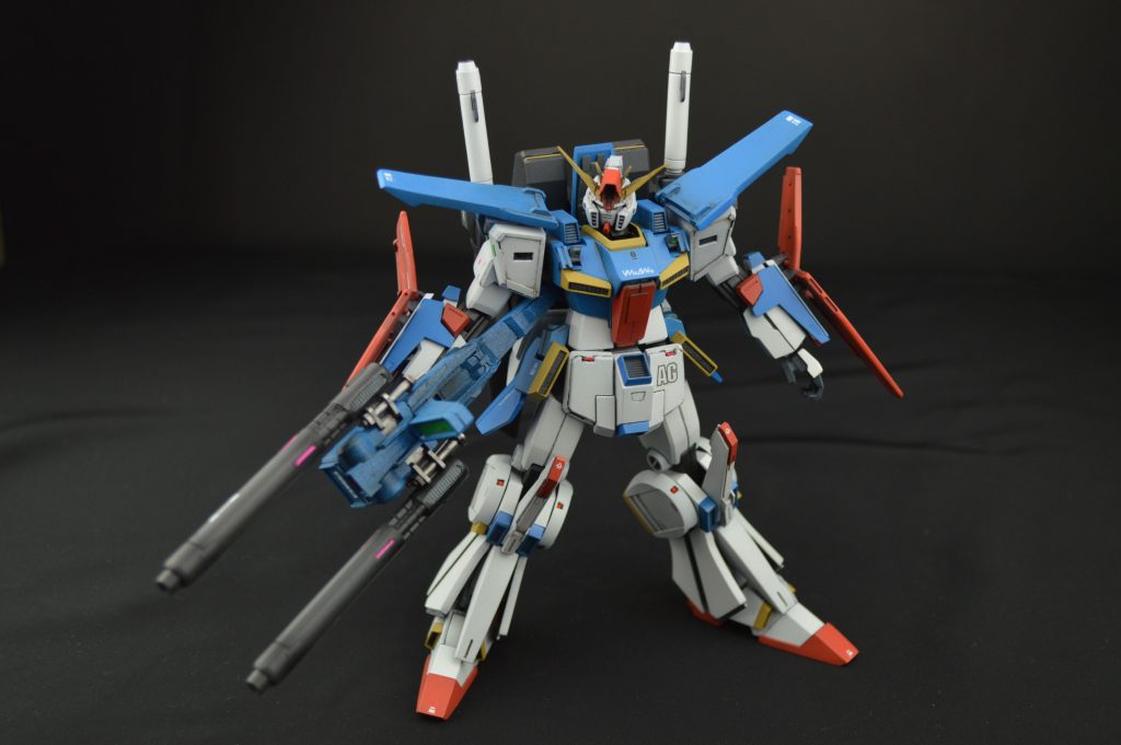 ライフルは幅詰しつつ短縮、バックパックの接続角度を変更して、脇に抱えて構えられるようにしました。変形はオミットしてディテールアップしています。