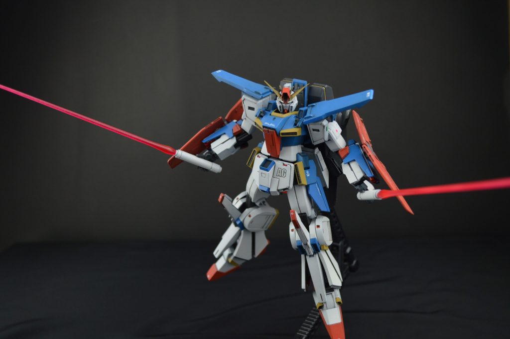 ユニコーンガンダムの左握り手から平手を作成し、Wビームサーベルを持てるようにしました。