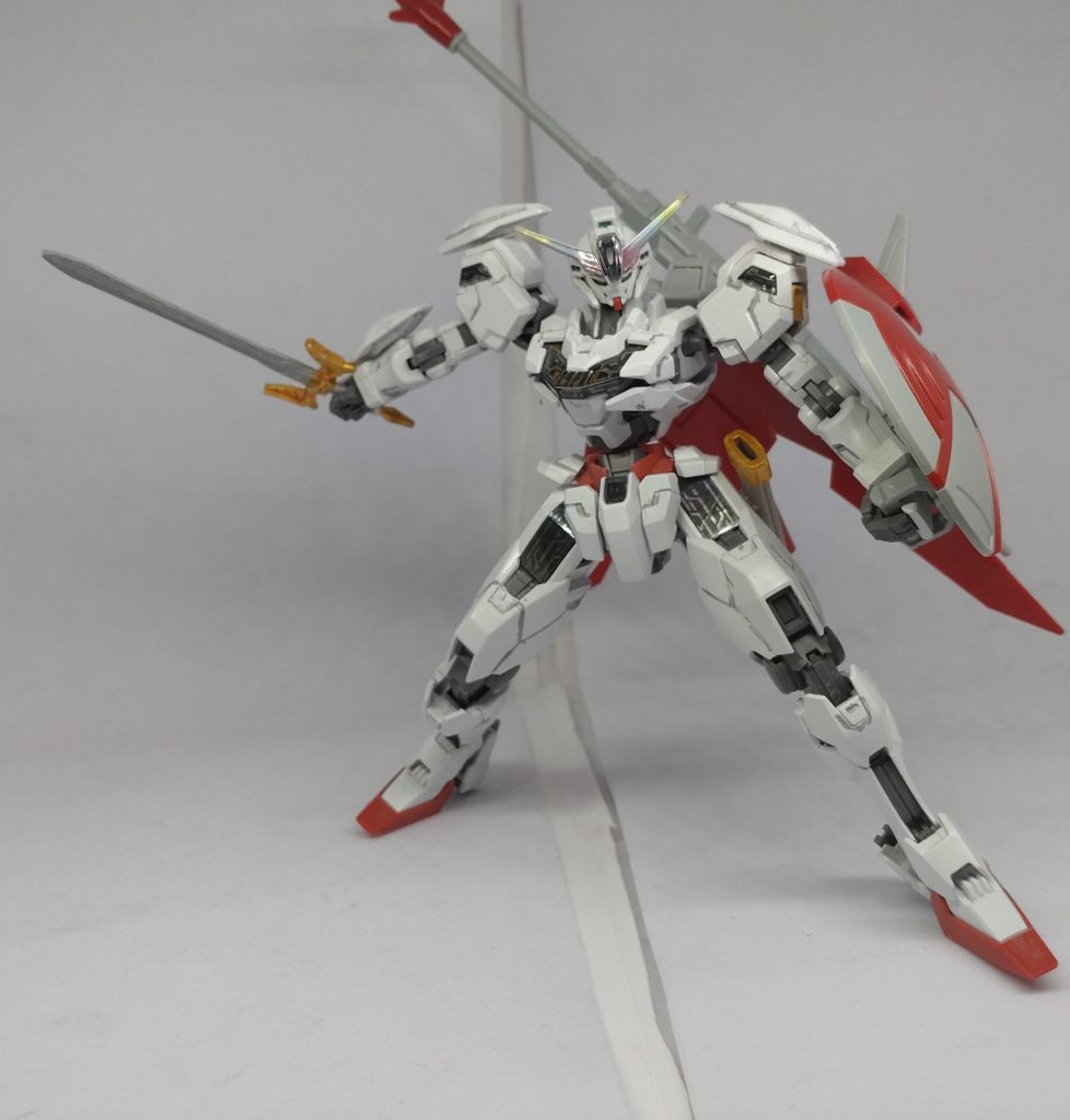 本体はガンダムマーカーで一部塗装とスミ入れした程度です