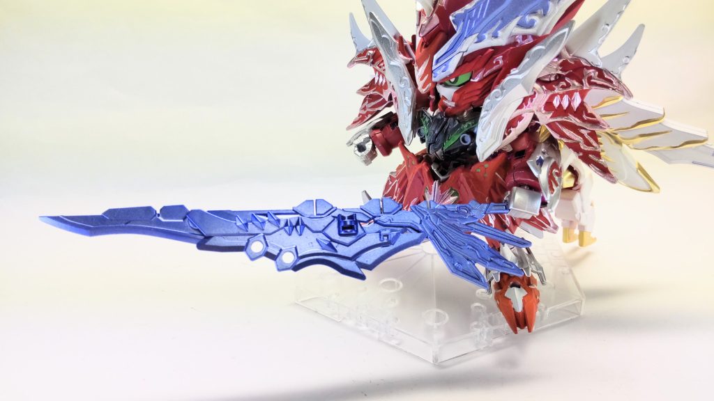 ルナキャリバーソルキャリバーと対を為す、月の力を秘めた魔剣。物理的な物に対して絶対的な切断力を持つ。特に、邪なる者に対して効果を発揮する。