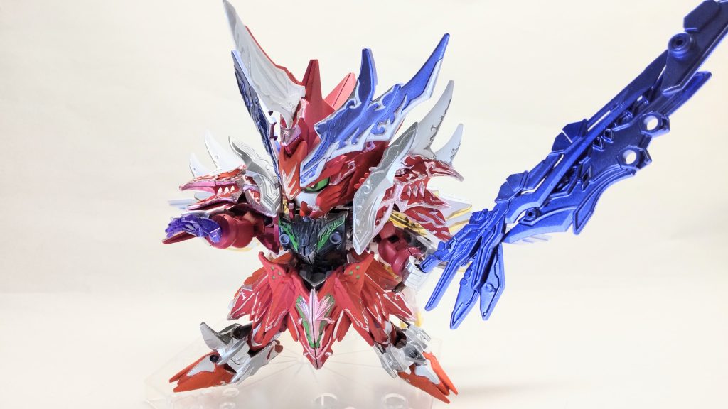 最後に前作と対になるポーズで１枚。今回はインジャカラーにしつつ、スペリオルストライクフリーダムドラゴンと対になるように本体（バックパックを除く）はシャインシルバーを使用しました。本体色はメタリックピンクの上にシャアピンクを重ね吹きすることで、予想以上にいい感じに仕上がりました😁ただ、マーカーの赤系の上に他の色を塗装するのがめちゃくちゃ難しくて、エングレービングの塗装は２〜３回やっても写真のようにしかなりませんでした……😵１回クリアーも吹いたんですけどね…あと、ウォーロックイージスの転生後という設定なので、部分的にメタバイオレットを使用して名残りを出しています。〈今回の使用マーカー〉メタリックピンク、シャアピンク、シャインシルバー、メタリックダークブルー、メタバイオレット、アイグリーン、ニューホワイト、イエローゴールド、ホワイトゴールド、トランザムホロレッド、月光蝶ホロシルバー最後までご覧いただきありがとうございました❗