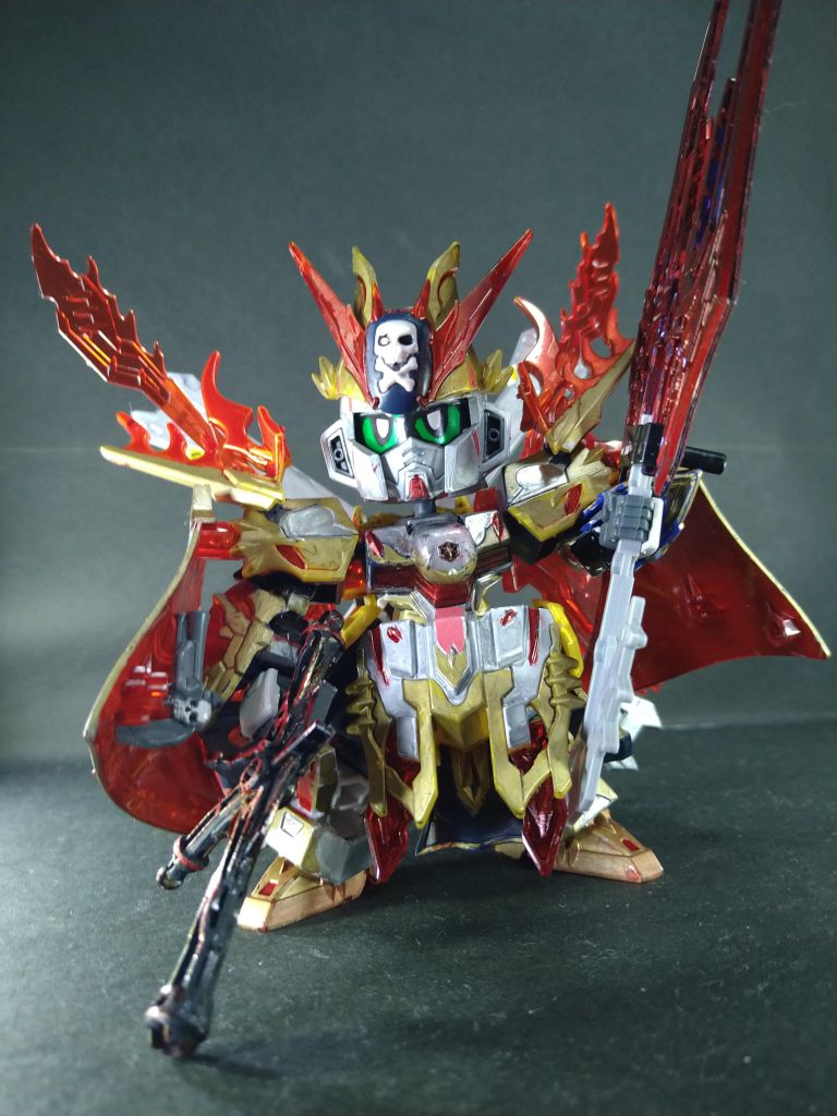 甘寧クロスボーンX1が時間を経て強化された姿という設定でX0フルクロスをモチーフとしたため体色は銀色に肩にマントのような装甲と迸る炎のような追加を武装は本来持っていたダガー海賊らしく大斧で