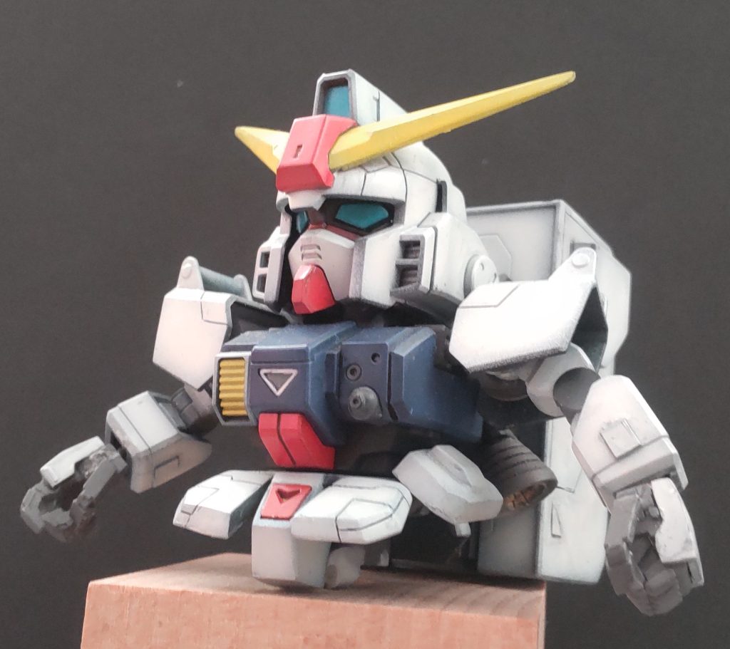 フロントアーマーとサイドアーマーをホビーノコで切断し可動式にしました。