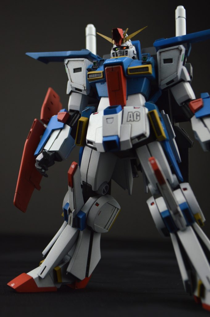 メインカメラにはミラーシールを張りこみました。各所にディテールアップを施しています。