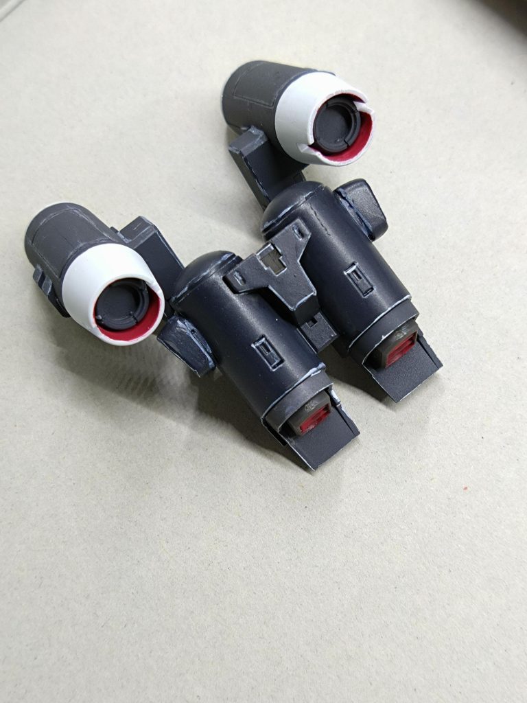 スプレーミサイルランチャー装備にもベースレッド使用しました。