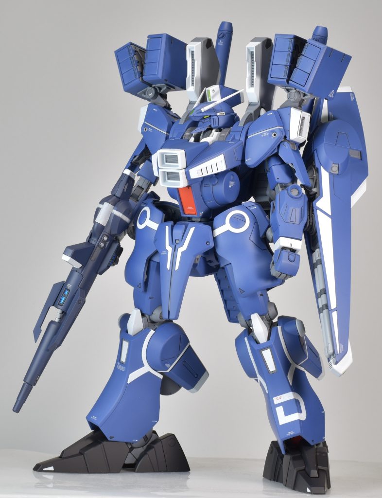 兵器感&敵MSらしさを出したかったので、青は暗めをチョイス（バーチャロンカラー　マーズディープブルー）表に出る色の種類も減らしています。