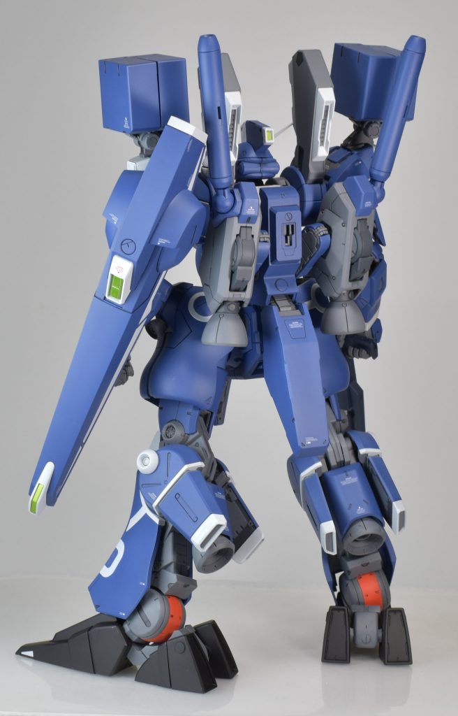 ミサイルコンテナはフレーム部分が見えるのが違和感あったので取り付け向きを変更してます。フレーム頑張って塗り分けましたが敢えて見せません（つよがり）ご覧いただきありがとうございました。