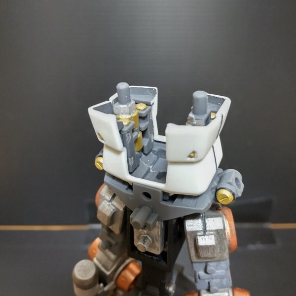 MG GP01-fb フルバーニアン暑さでなかなか、進みませんが下半身、合わせ目を処理して内部フレームを塗りました。コアファイターが合体して見えなくなりますが胴体の中も塗ってます。100均ネオジム磁石、この段階で逆さまにしても大丈夫でしたが、これが限界。乗せて飾るのは、問題なさそうです。（2枚目）