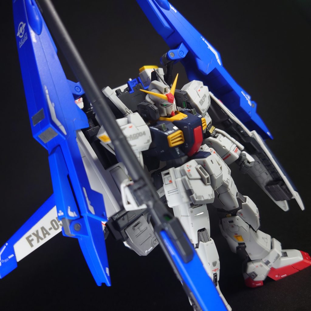 Gディフェンサの青い箇所ほ、缶スプレーで仕上げてます。