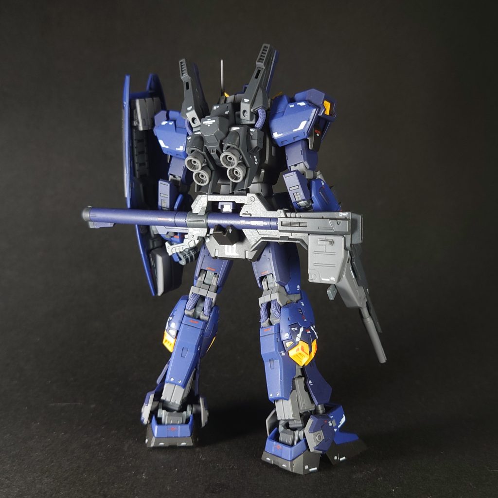 後ろ姿も完成度高いです。素組みで、このカッコよさ(*^^*)