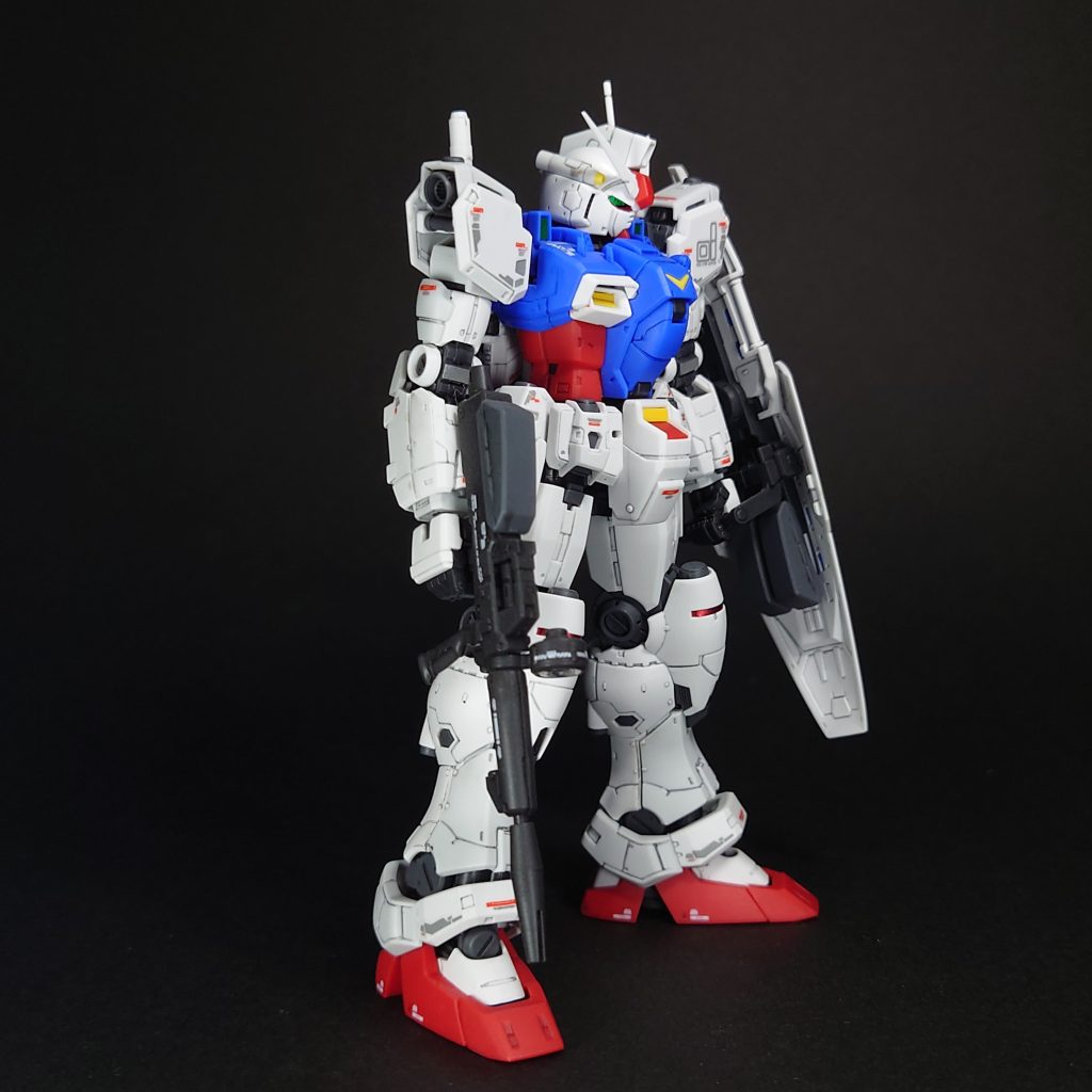 シンプルな造型、最近のガンダムでは余り見かけませんね。