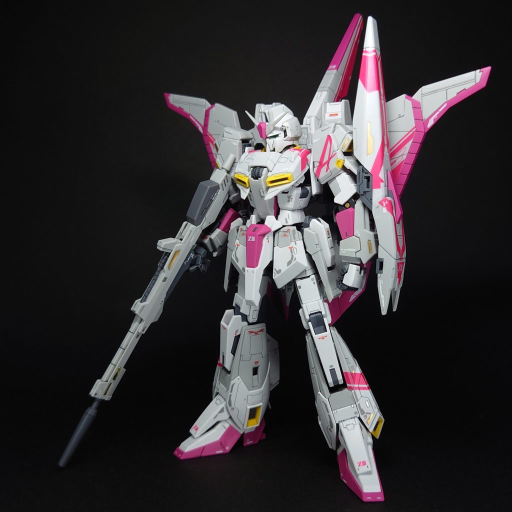 ところで、なんで3号機ってこのグレーと、ピンクのカラーリングなんでしょう?