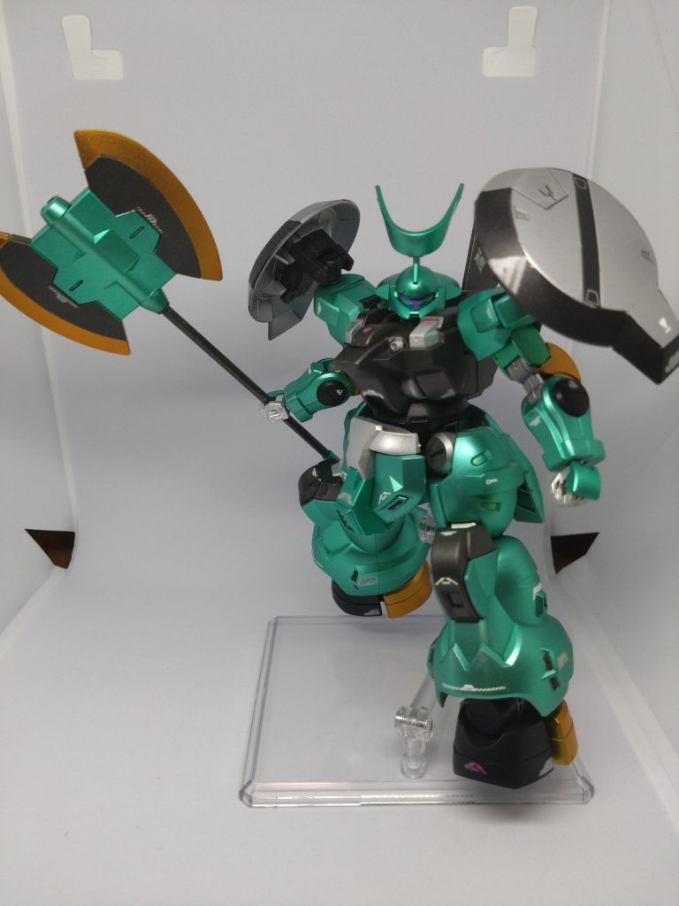 パワーキャラと言わんばかりの戦斧。しかし足の太さに比べて腕の細いこと。「あなたが落としたのは金の斧ですか？銀の斧ですか？発熱する斧ですか？」