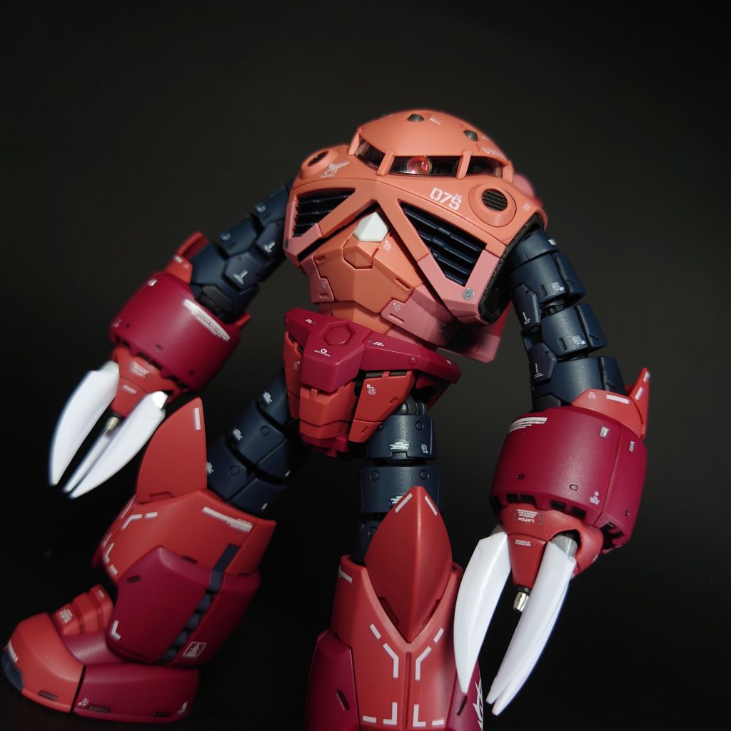 普段飾っているときと撮影に関しては巣立ちですが、このキットポージングの幅は結構広いです。そこは他の方が、アップしているので、ポージングに興味ある方は、そちらを参照を推奨します（汗）