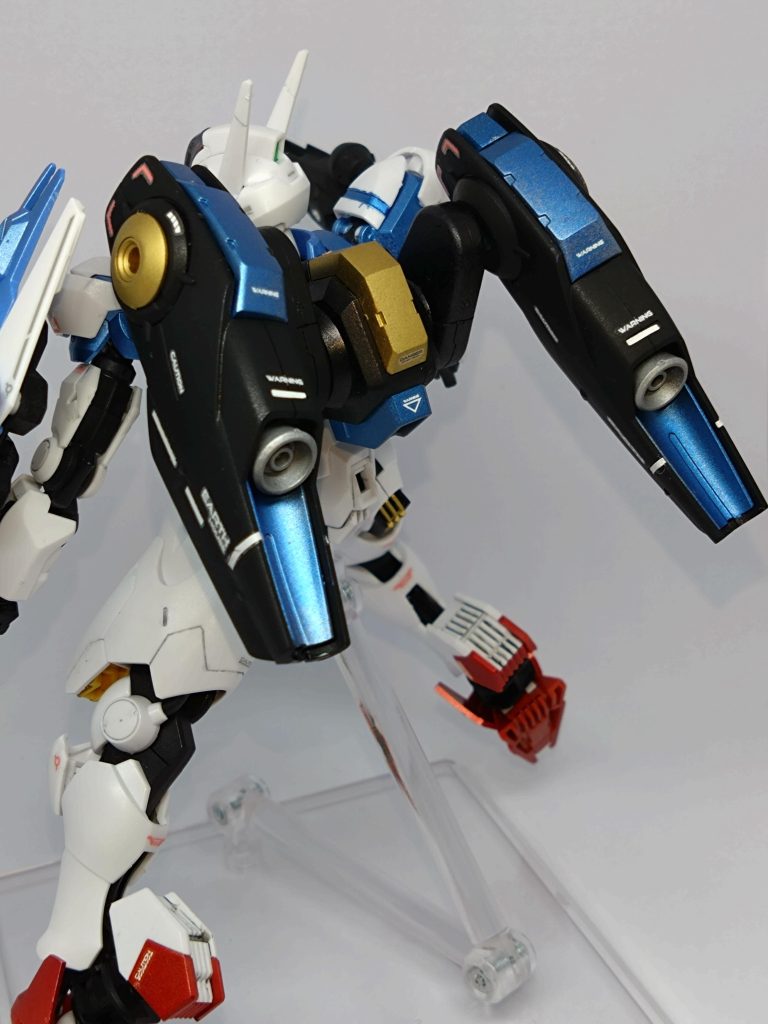 フライトユニットのデカールは一部適当です。黒と青の配色は気に入っています。