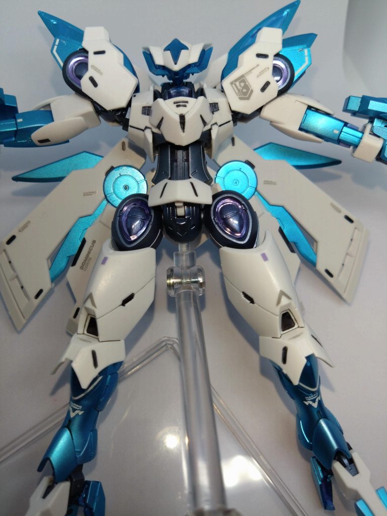 ウイング内も同じカラーで。ガンダムマーカー、ガンダムメタブルーです。