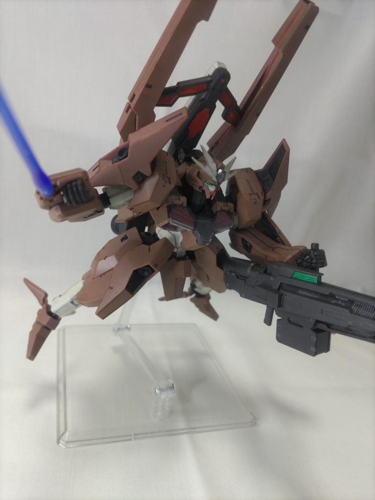 失敗跡を消せずやり直す手間を省き、いっそ全部その失敗のようになってしまえと全体に施した結果、薄汚れた感じになってしまったものの個人的には気に入る風合いになりました。…あとできれいにウェザリングされた作品みたら泣きたくなりましたけど。