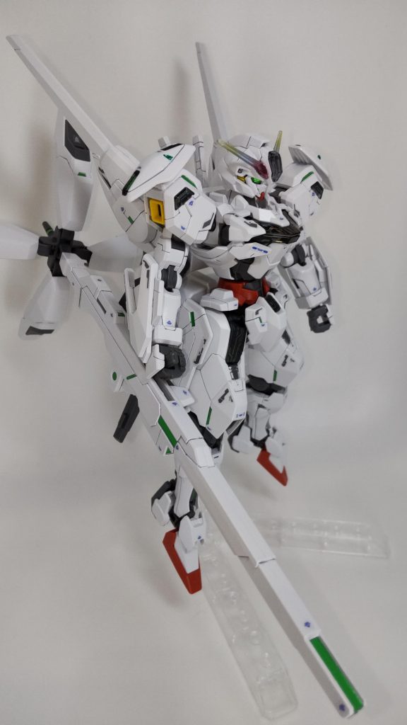 シールは主にRGガンダムmk2と00クアンタの余りを使用しました。本体が白基調なのでシールでも気にならないです。