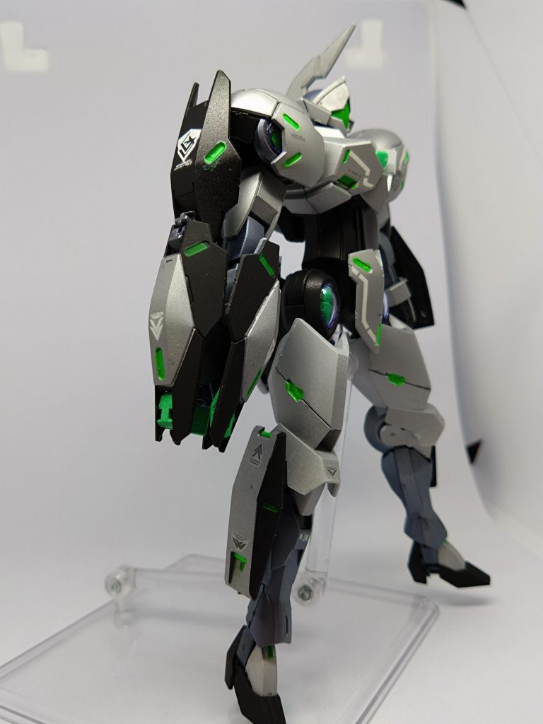 ミカエリスのアイデンティティと言っても過言ではない右腕。 