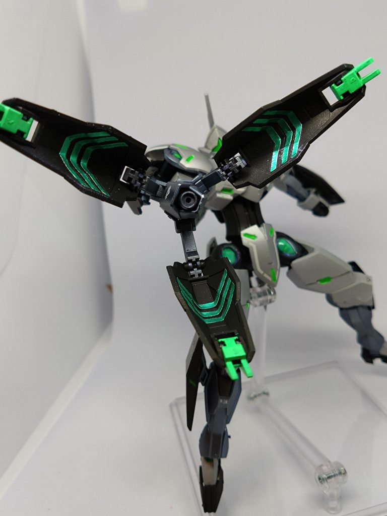 組み立て当初は塗装するつもり無かったので付属のステッカー貼ってしまい、塗装の為に剥がしたらリサイクル不可だったので諦めて黒のステッカーに直塗りで貼り直し。