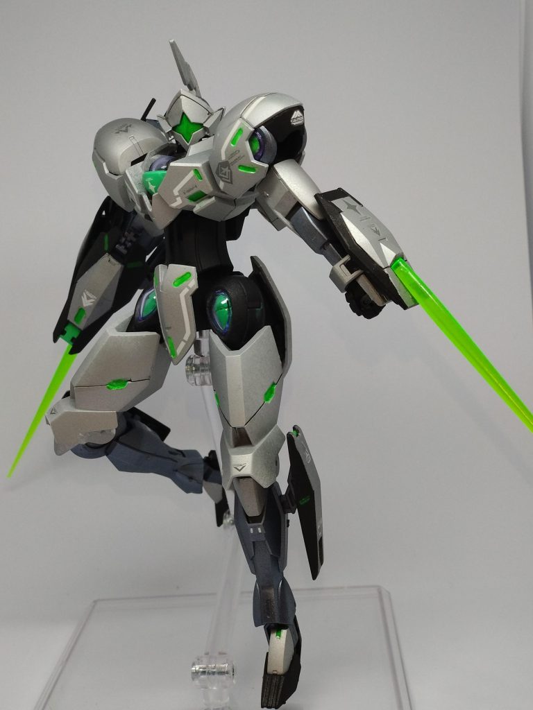 水星の魔女では一番ビームサーベルが似合う。騎士的な見た目ですかね。