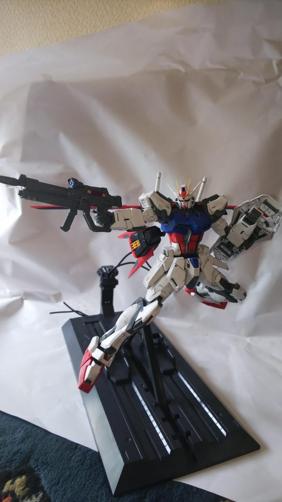 ストライクの良くあるポーズ、ビームライフルに部分塗装を少し、