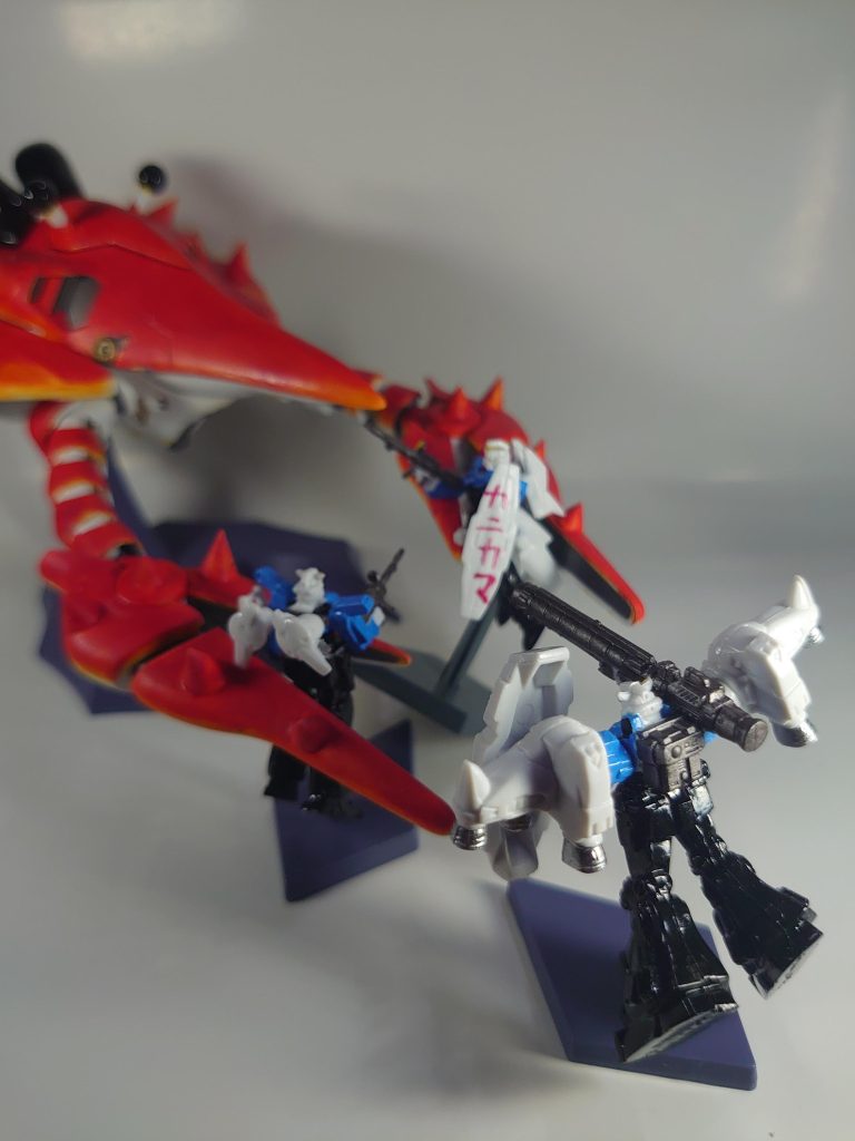 ウラキ「僕が左手を食べるんだぁっ！」ガトー「その左手は私がいただこう」ニナ「やめて！私のために争わないでっ！」ケリィ「話グチャグチャだな！だいたいカニカマは違うからなっ！」