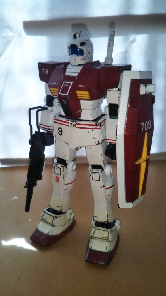 　最後までご覧いただき、ありがとうございました。　私は基本的にジオニストなのですが、ジオンの機体と戦闘しているジムの画が撮りたいと長年思っていたので、その相手役として、今回はノーマルなジムを製作することにしました。　連邦、ジオン問わず、やはり量産機は無骨なカッコよさがあって良いですね。　最後になりますが、本作品をご覧になっての感想などいただけますと幸いです。　さて「いや、ジムを『赤い機体』と呼ぶのは無理があるだろ！？」というツッコミが聞こえた気がするので、次回予告をさせていただきます。　まだ製作中なのですが、次回は誰がどう見ても「赤い機体」を投稿したいと思います。　私の好みや投稿作品の傾向から、候補は絞られてしまうかもしれませんが、そこは言わぬが花というもの。いつも通り「ネタバレ、ネタつぶし、ダメ！絶対！！」　何とかイベント期間内に投稿できるよう頑張りますので、どうぞご期待ください。