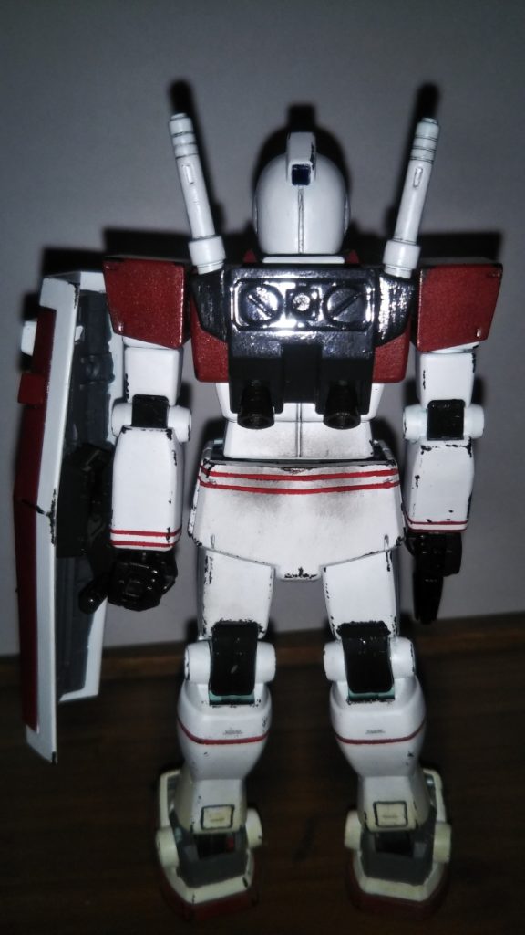 　リアビューその３です。　もうひとつ余っていたバックパックを加工し、指揮官用のビームサーベルを２本装備したタイプのジムも再現できるよう改造しました。