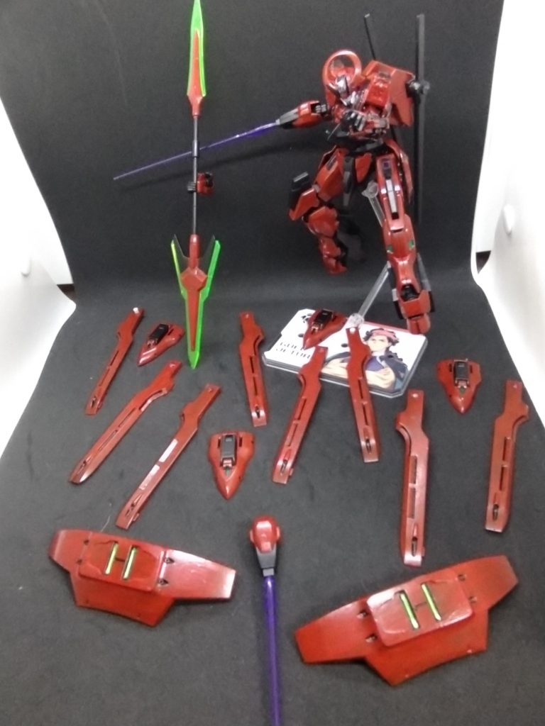 水星用アクションベースを買い忘れてしまい、ビット展開シーン出来ず、もったいないので置いて撮影しました。両腕合わせたら計16基のビットが展開したら壮観ですね。