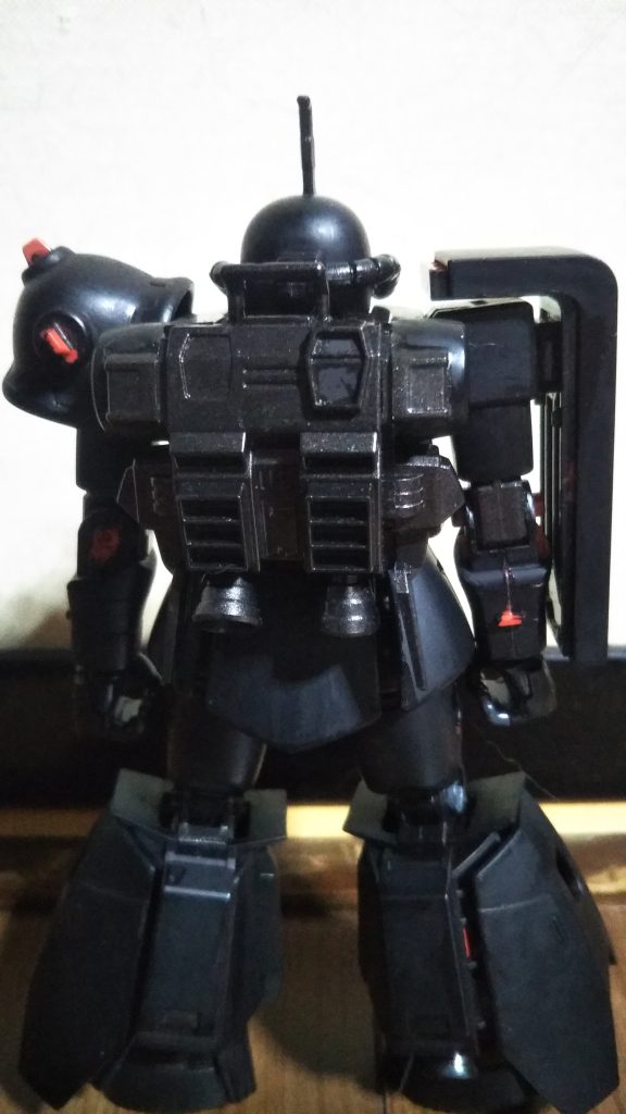 　下地塗装です。　先ほども少し触れましたが、赤い部分は全て下地をツヤ消し黒で塗装しておきました。　これが思った以上に効果的で、理想の「赤」を塗ることができました。