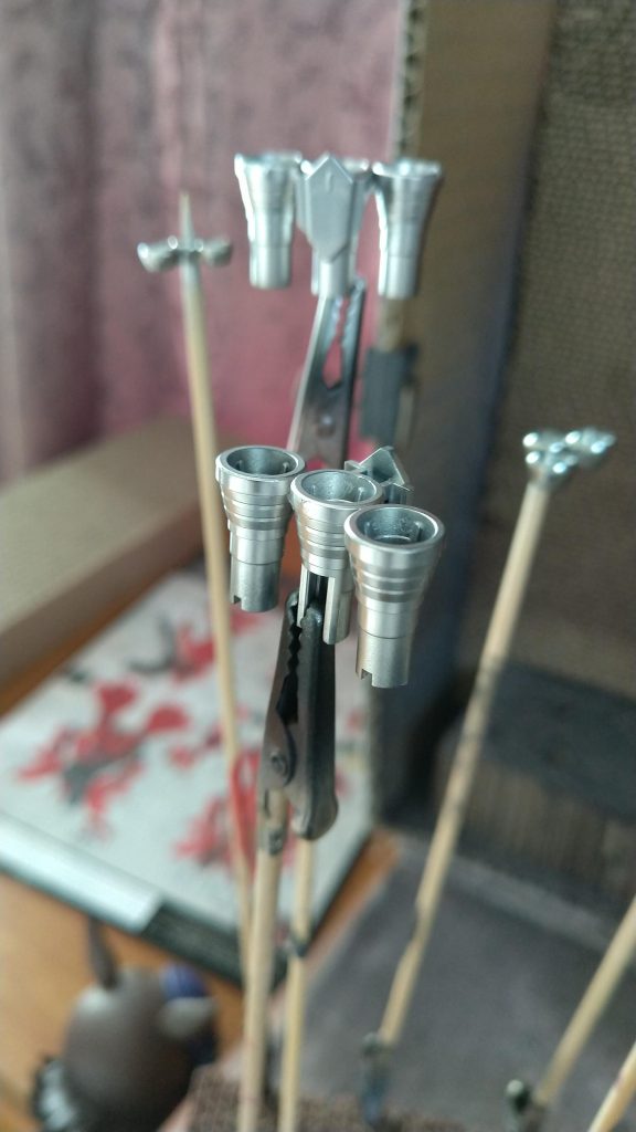 バーニアはコンパウンドで磨いてから、少しお高い塗料で塗装してみました。