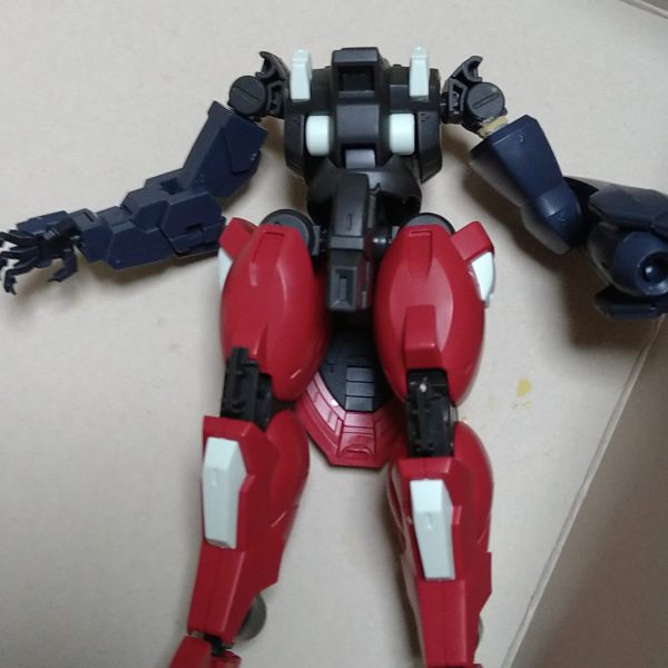 前回制作したガンダムシュバルデにパーツを使用して、余ったダリルバルデを別キットのプラモと手元のジャンクパーツで、トンデモ機体を制作中です！シュバルデ以上に作り込みに拘ってますw更に専用武器も同時に制作中です！（1枚目）