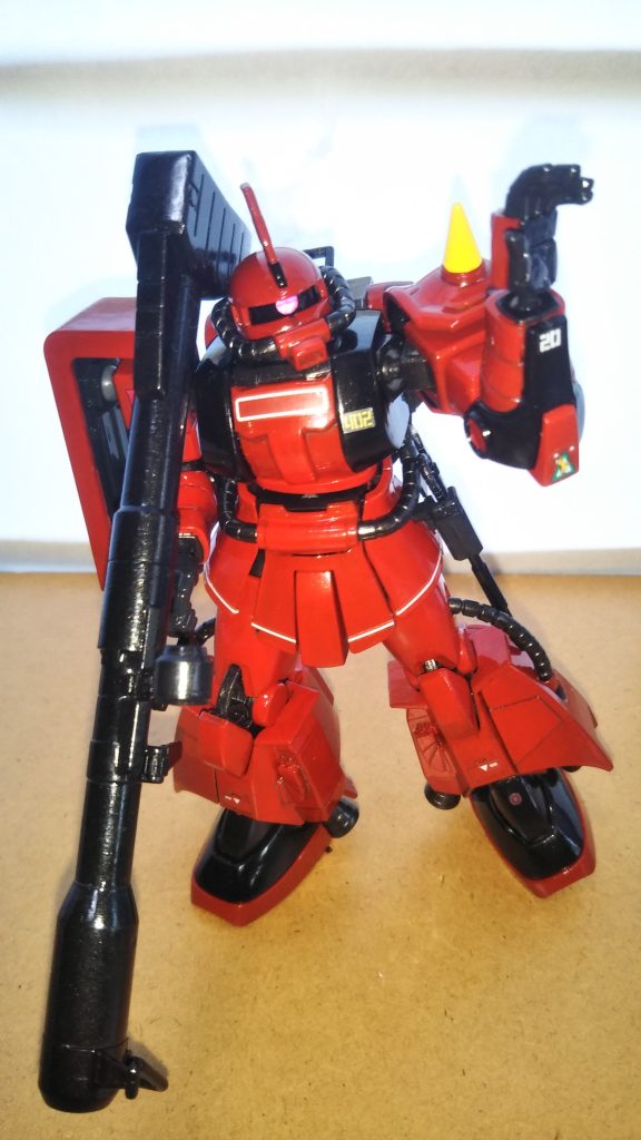 　最後までご覧いただき、ありがとうございました。　私がMSVシリーズにハマったきっかけは、中学１年生の時に立ち読みしたコミックボンボンの特集記事でした（中学生にもなってコミックボンボン読んでいたことに関しては、どうかツッコまないでくださいwwww）。　当時は「ジョニー・ライデン」という名前も知らなかったのですが、たまたま記事に載っていたシャア専用ザクとは明らかに違う深紅のザクに一目惚れし「なにこのカッコいいザク！？　メチャクチャ欲しい！！」と思ったのが、MSVにのめり込むひとつのきっかけでした。　それからおよそ1年と数か月のち、当時母親が務めていた職場の近くにある模型屋（以前投稿したゲルググキャノンやザクキャノンを購入したお店です）にて、初めて1/144のジョニー・ライデン専用高機動型ザクにお目に掛かれました（ちょうど再販の時期だったようです）。　ちなみに、そのとき購入、製作した旧キットの高機動型ザクは、半壊して部屋のカラーボックスの中に転がっています（苦笑）。　あれから２０年以上が経ちましたが、今でもこの機体を見ると胸が躍ります。　やはりMSVは良いですね。　最後になりますが、本作品をご覧になっての感想などいただけますと幸いです。さて、実は本日こちらの作品と合わせて「青い機体」も投稿してあります。　よりしければそちらも是非ご覧になってください。