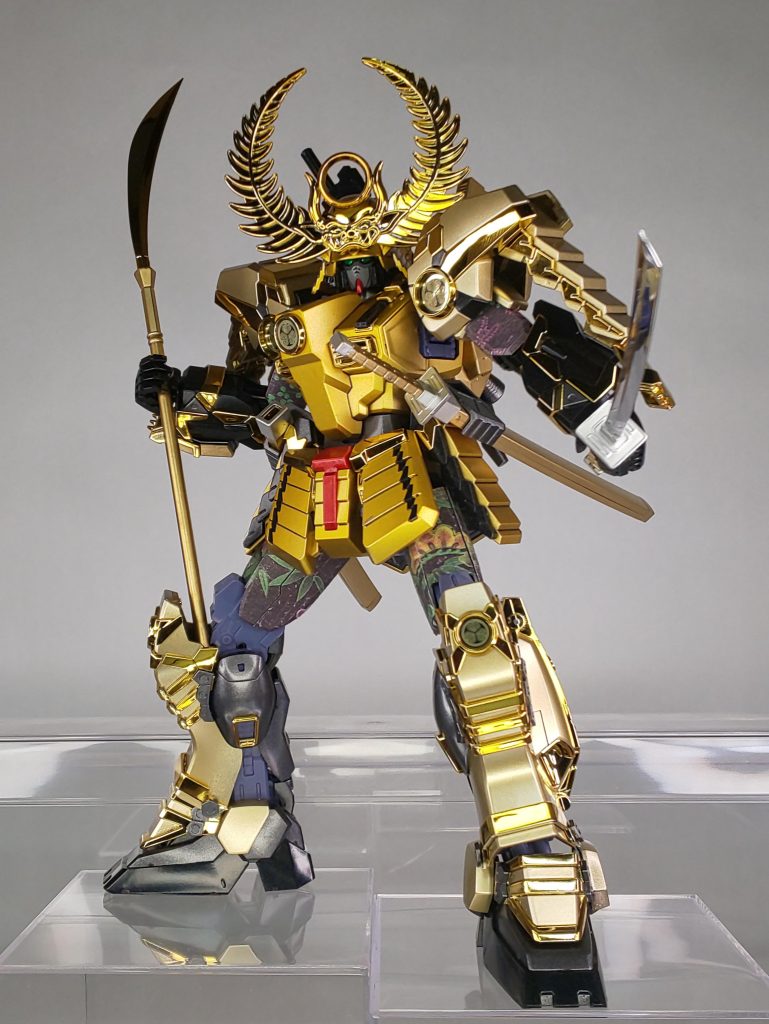 抜刀!刀も薙刀も掌の固定ピンを使えない(武器に穴がない)ので激しいポージングは苦手ですね。