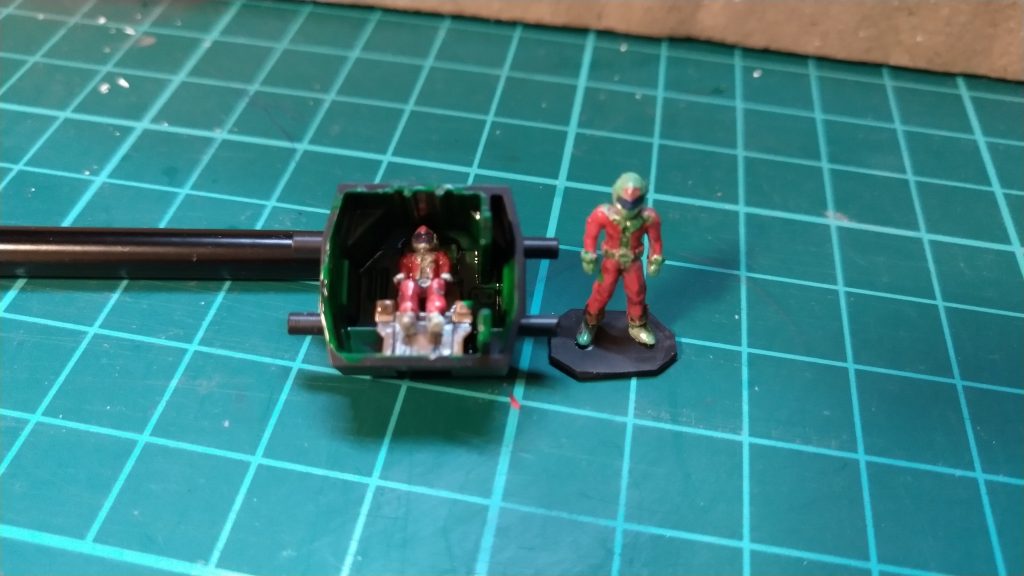 コクピットも見えなくなるけど塗装しました。