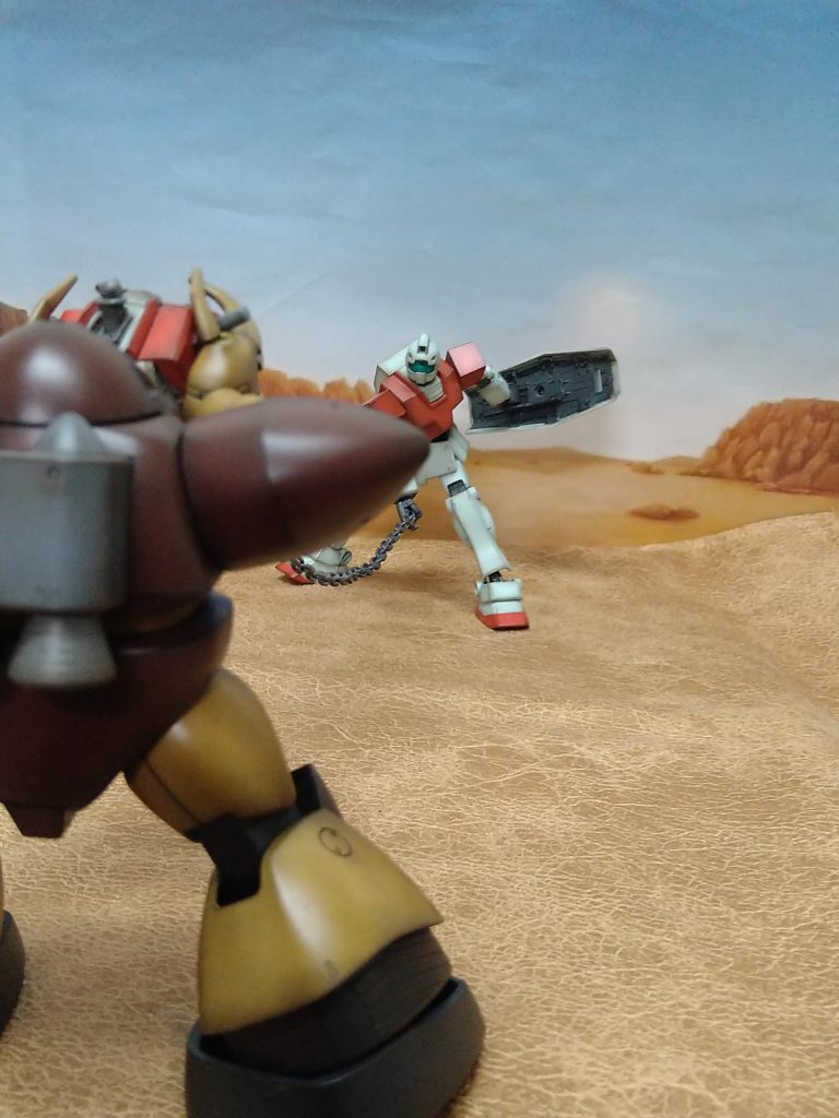 ジムが主役の様な形になってきましたのでこれはヨクナイ…😅何か〘ゴッグ〙っぽい写真が欲しい！と考えた結果…🤔〘ジム〙にチェーンを持たせてみました😁..