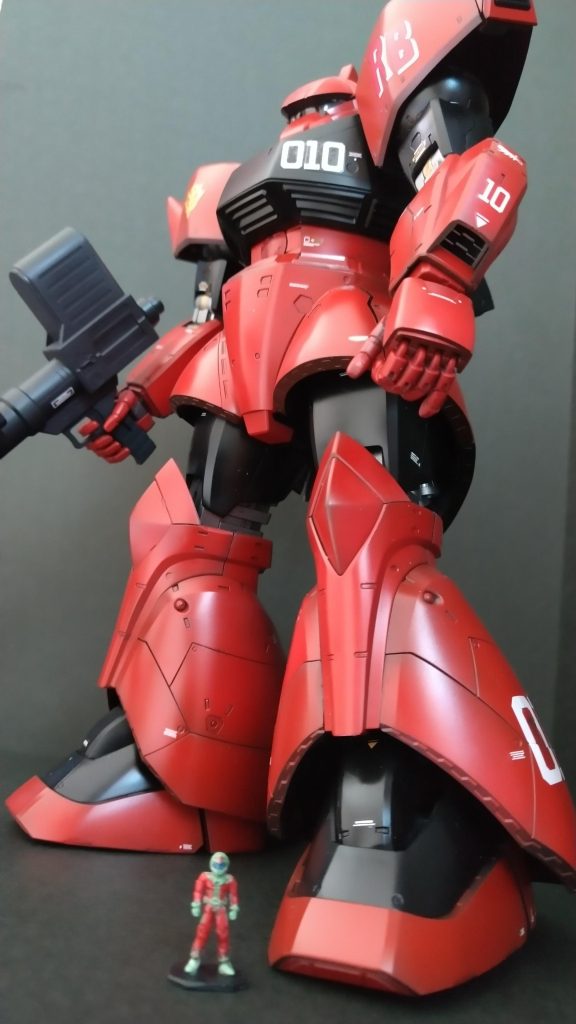 付属のジョニーさんも、老眼と闘いながらペイントしました。