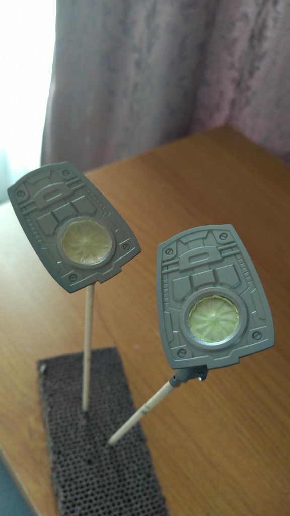 裏もマスキングして塗りわけました。