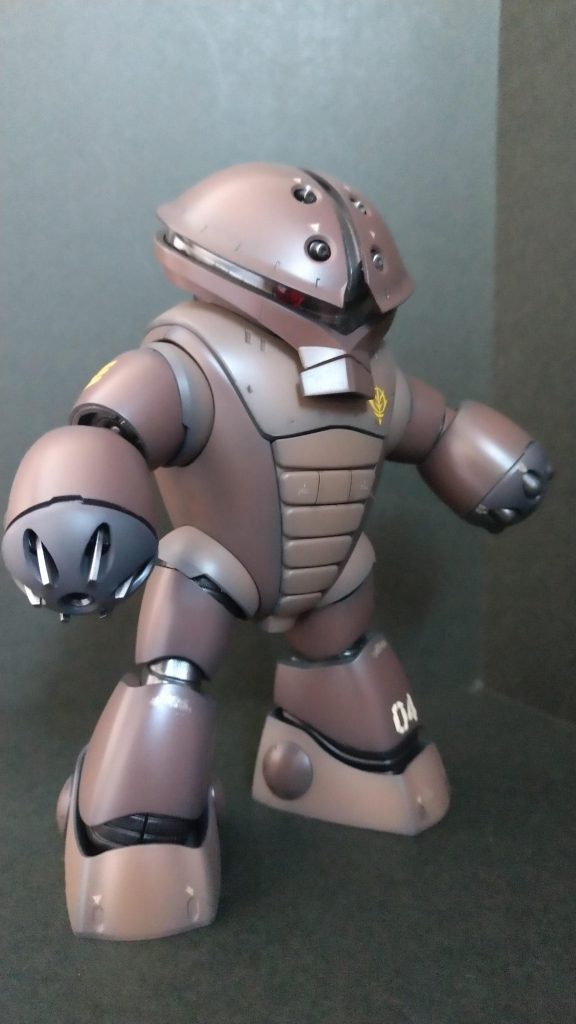 閉じたクローにも金属質が出るように塗りわけています。