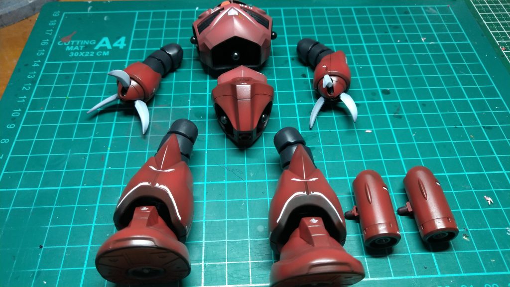 最終組み立て前に足の裏が気になってしまう。