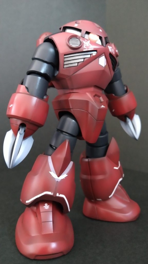 モノアイはHアイズ裏に付属の銀シールを貼っているので、ギラギラ✨☀️✨です。サイズオーバなので一部カットしました。