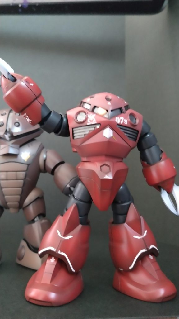 指揮官は隠密作戦でも目立つのです。先日完成したアッガイと並べると、あの降下シーンが再現できよります。(アッガイもう一体欲しくなるでしょ)