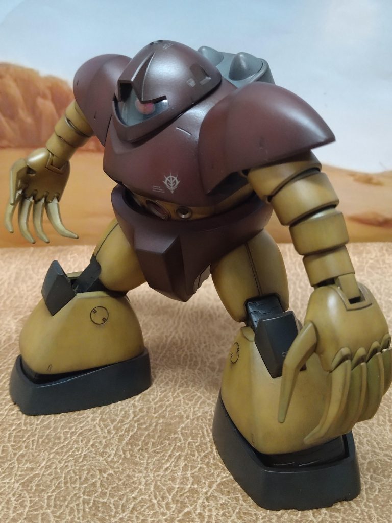 そして今回デカールも頑張りました！😆今後のＭＳＶ制作時に頑張ろうと思っていたのですが、お世話になっております《ハヤマオさん》にアドバイス頂きまして、挑戦する事に致しました！……大きいものから…🧐…🤔…😁この〘ゴッグ〙今後のゲスト出演の都合もあり、あまり目立たない色のデカール貼っておりますが、私の最高記録！🎉１５枚のデカール貼っております！ハヤマオさんアドバイス感謝致します！🤗そして、デカールはやはり《センスも大切》と改めて感じました🤔ハヤマオさんのお陰で私少しパワーアップしたつもりではございましたが、勘違いでした…😭やはりムズイ…🤣ﾃﾞﾓﾀﾉｼｲ!知識は教えて頂けたので、後は経験、回数でございますね！😁楽しく頑張ります！🤗.今回の改造箇所は、モノアイ、モノアイカバー、ヒザパーツのディテール、バーニア部のビーズはめ込み位…😅今回は可動改造はございません！キットのままでございます…🤣