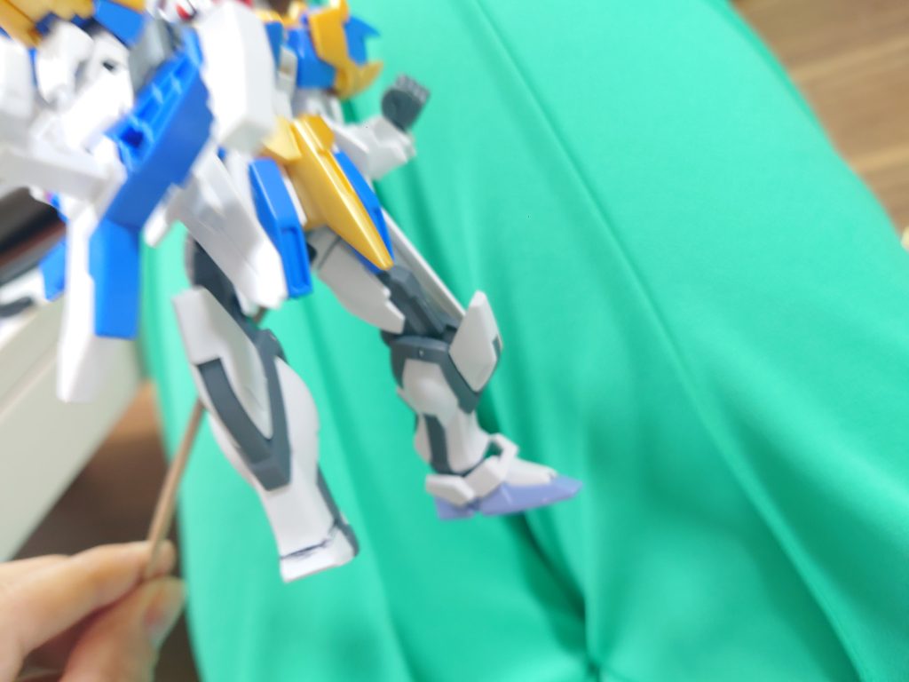 V2の太ももとストライクの脛がドッキング。