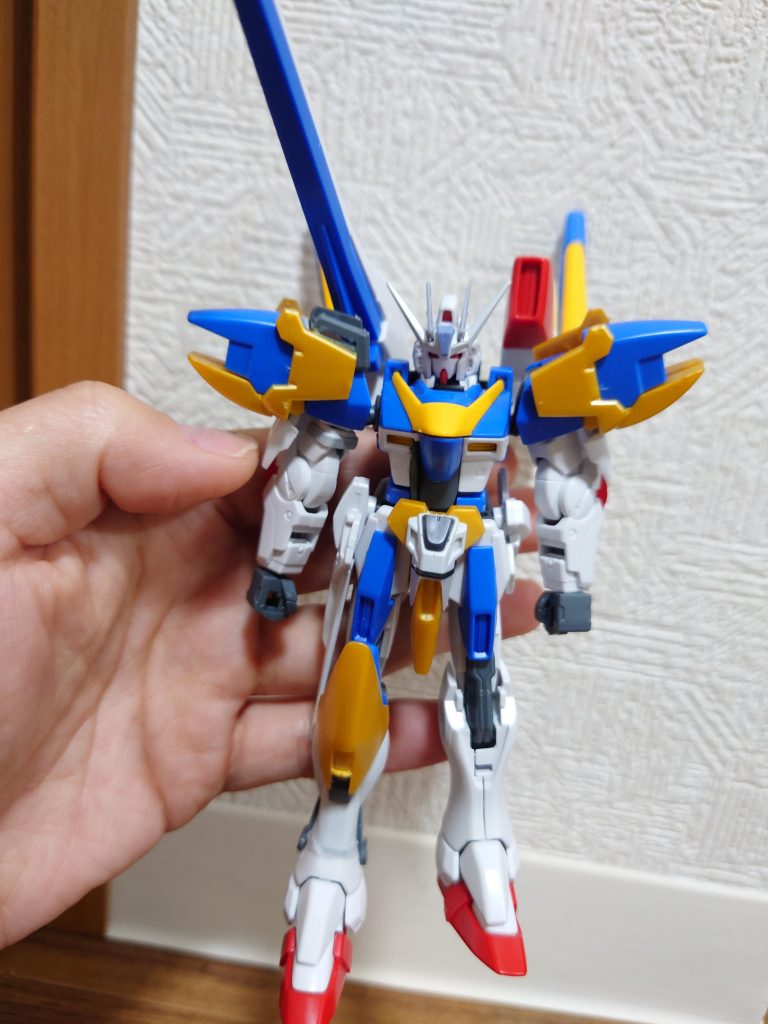 片足だけ長くなってます。腰あてにもストライク要素。腕、アンテナ、肩、お腹の棒…ほぼ半分だけミキシングした状態。